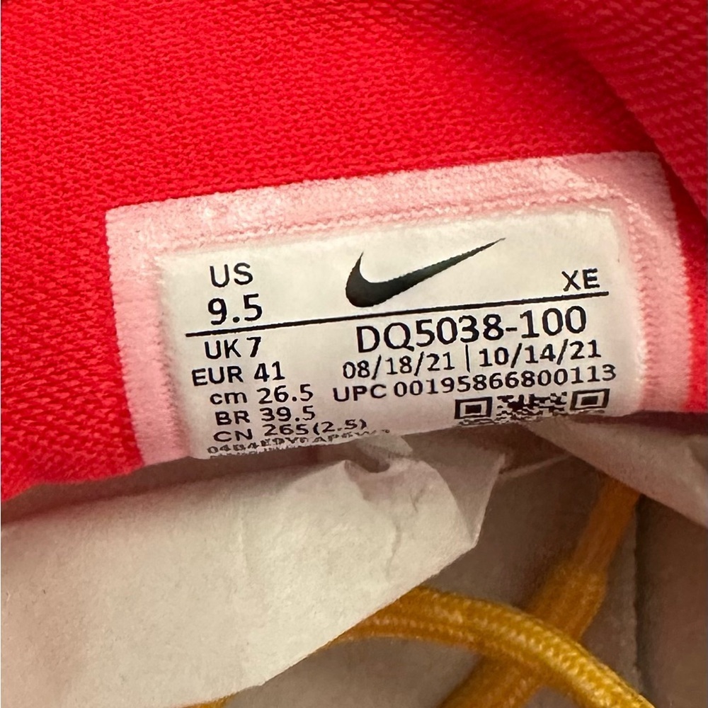 Nike Air Zoom Pegasus with Red and Yellow size 9.5 pre owned Exellent condition - Picture 5 of 7